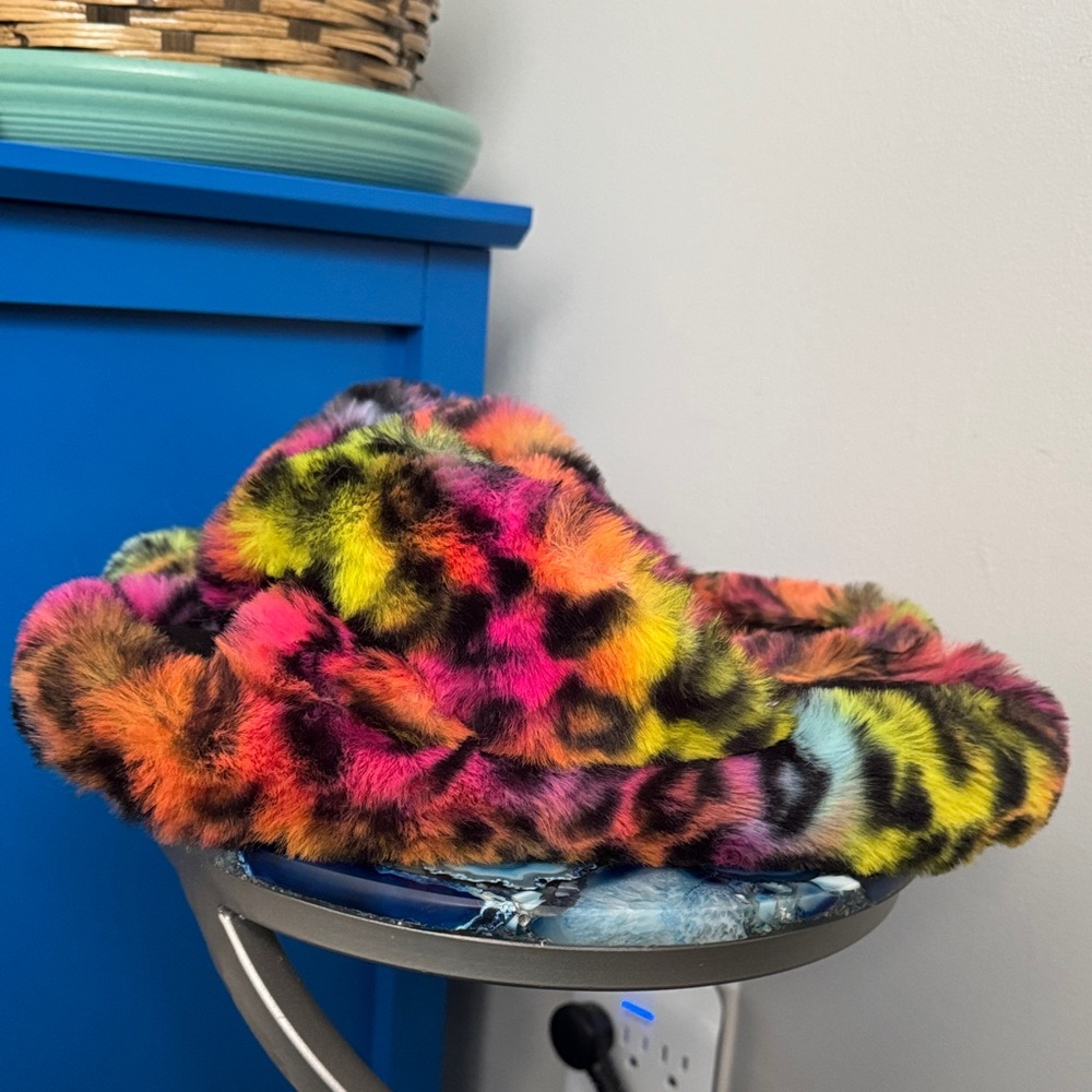 Fuzzy Slippers - Picture 2 of 8